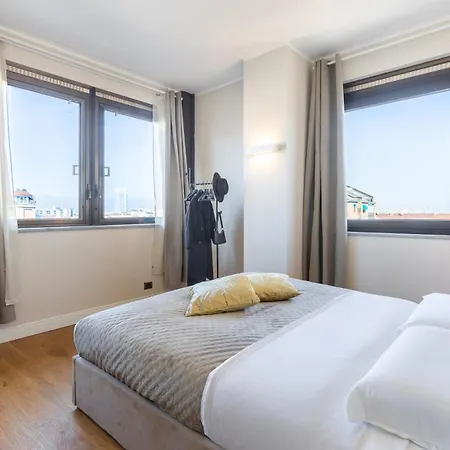 Moderno Attico Con Vista Panoramica E Piscina * Turín