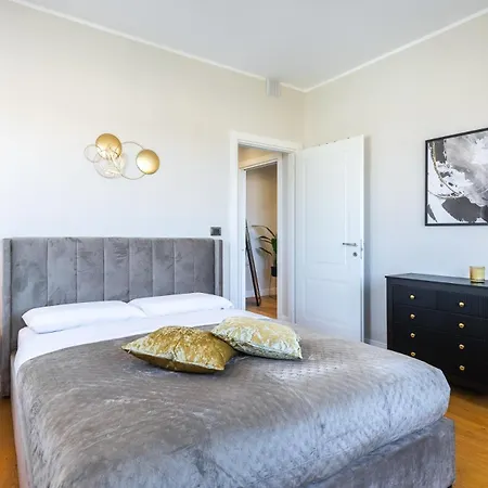 Moderno Attico Con Vista Panoramica E Piscina