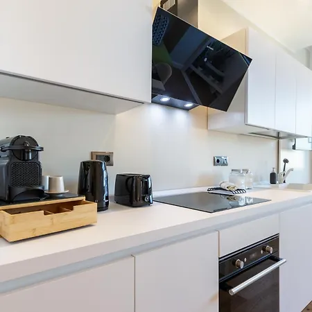 Moderno Attico Con Vista Panoramica E Piscina